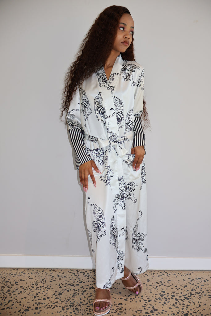 Tiger Robe Vs Luxurious Ivory Tiger Long Robe - Elegant & Stylish – Casaveve